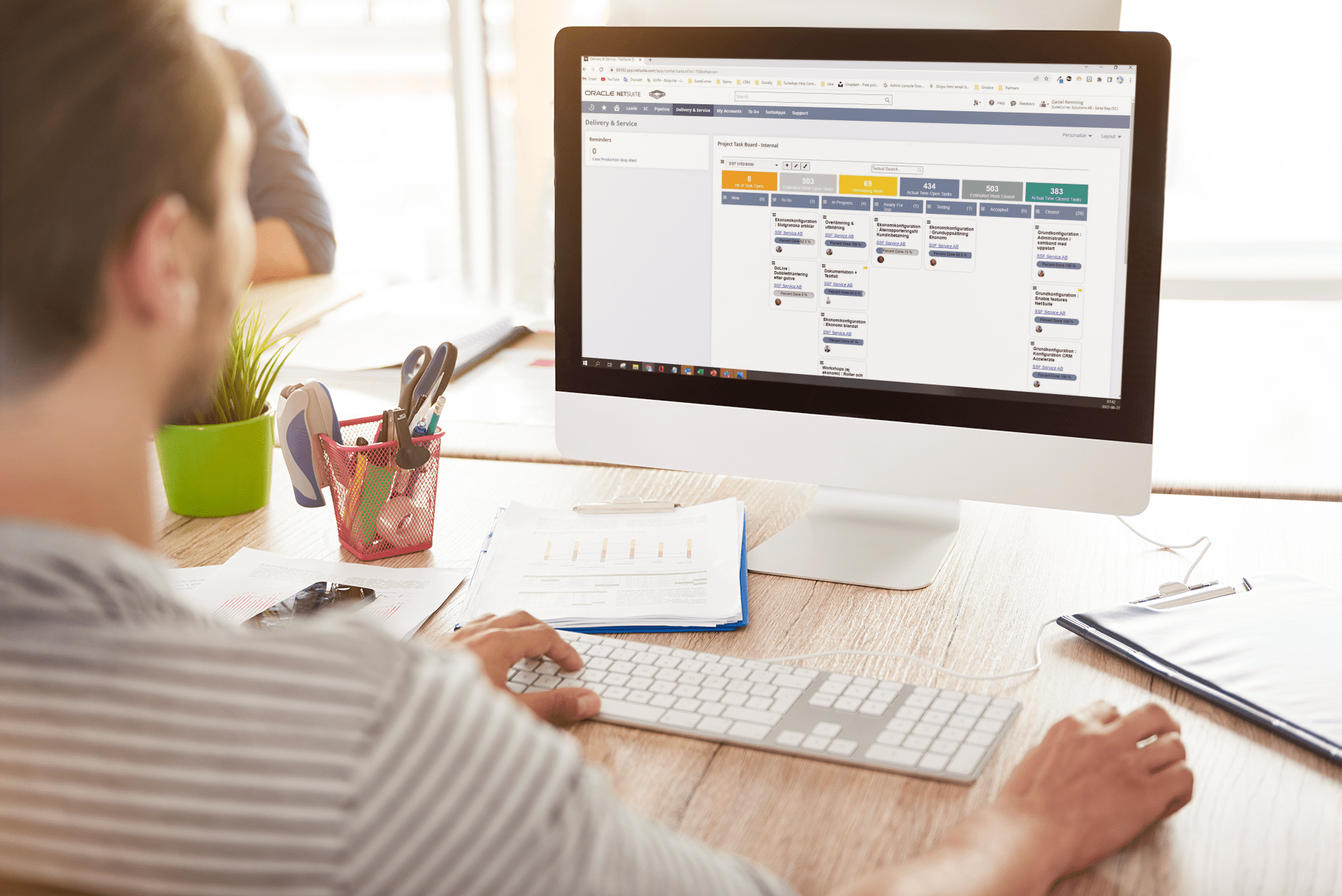 man using netsuite on iMac