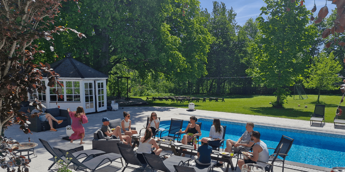 Hela SuiteCorner samlat på Villa Edet – några dagar fyllda av värme, samtal och gemenskap i en miljö som inspirerade till både skratt och eftertanke.