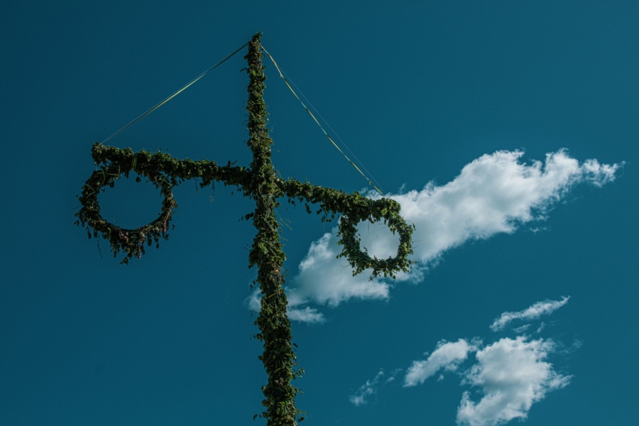Midsommar har firats i Sverige sedan 1200-talet och hos SuiteCorner lever traditionen vidare genom sill, snaps och personliga favoriter.