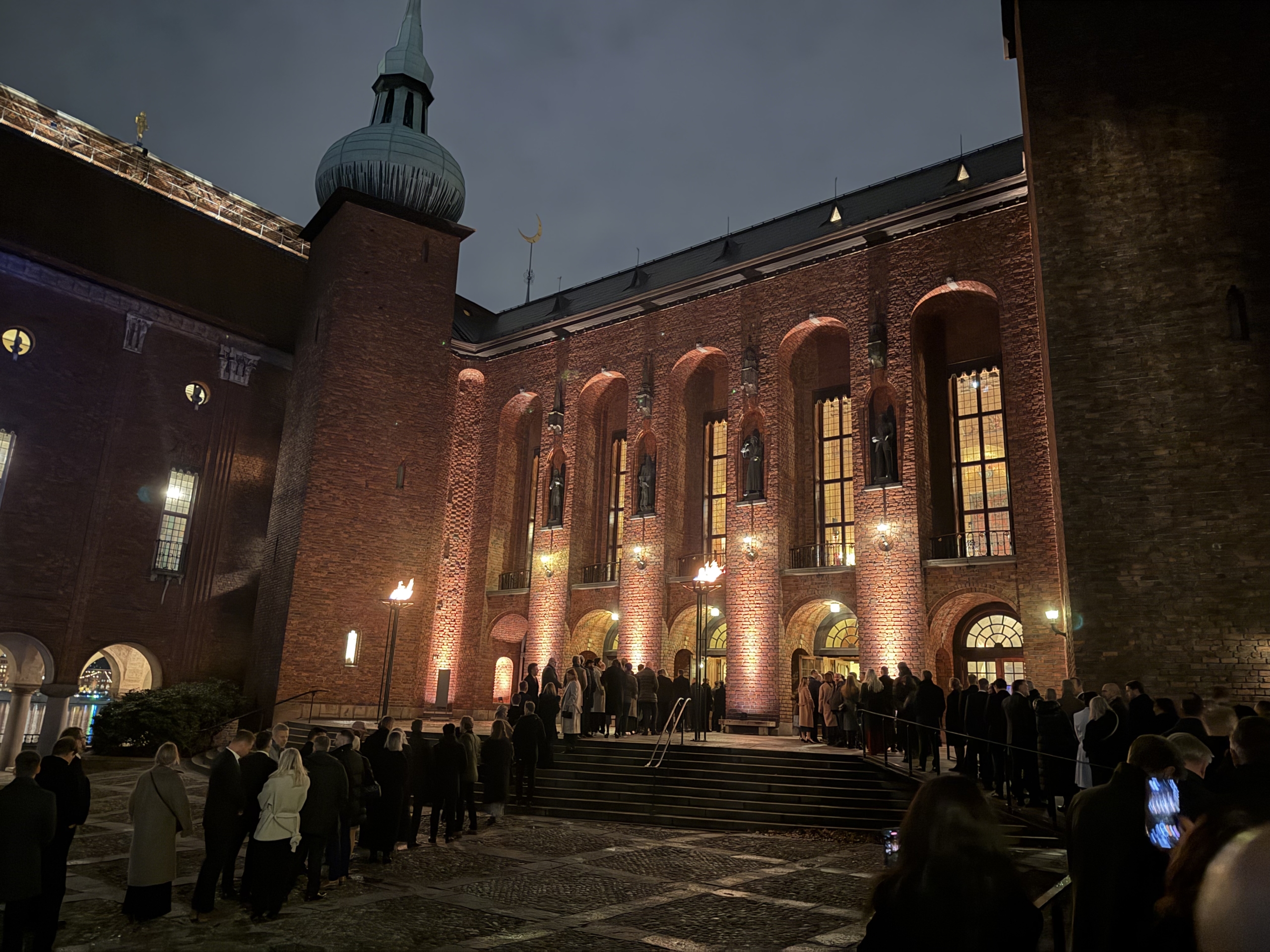 Blå Hallen i Stockholm satte stämningen för en magisk kväll fylld av glamour, inspiration och firande. Med bankettmiddag i världsklass, festlig underhållning och hyllningar av entreprenörskap korades även vinnarna av Gasells hederspriser – och Årets Supergasell.