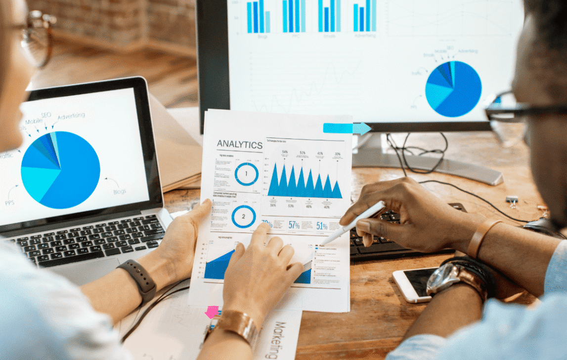 Dashboard i NetSuite med KPI:er och realtidsdata för projekt, ekonomi och beläggning inom eventverksamhet.