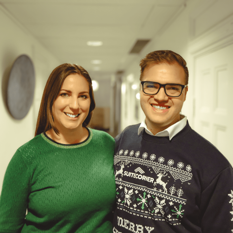 Teamet på Suitecorner arbetar vid skrivbord med fokus på NetSuite-lösningar efter julledigheten 2026.