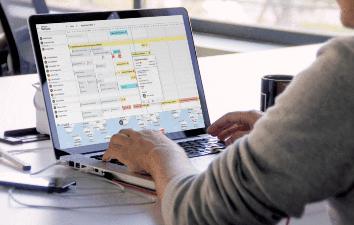 Vy över NetSuite Field Service. Med NetSuite Field Service får ni ett kraftfullt stöd för planering av uppdrag och resurser.
